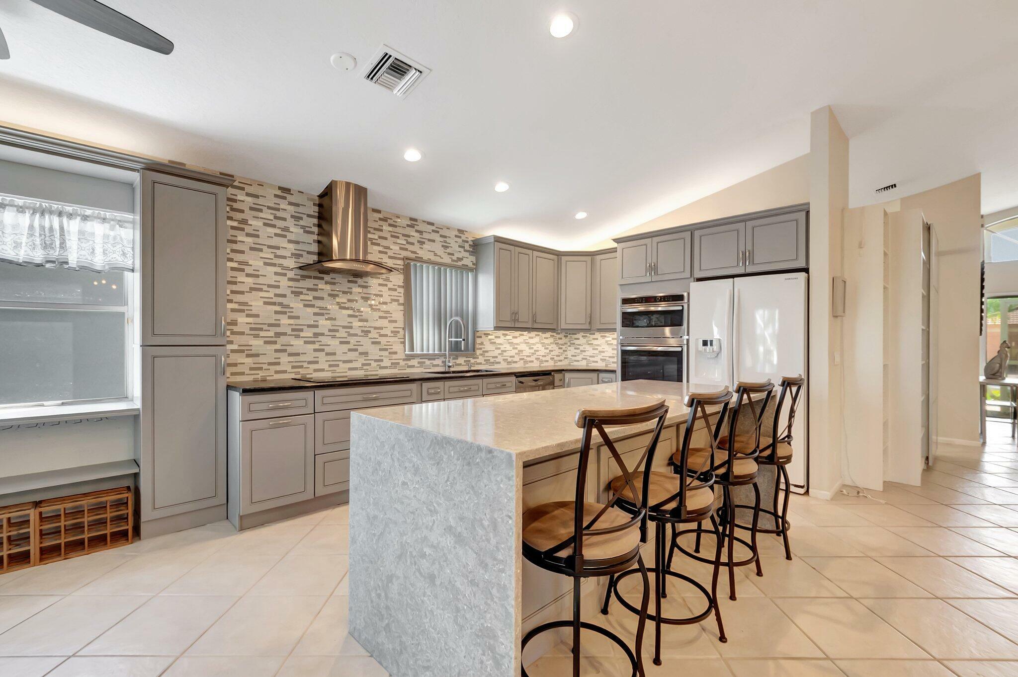 Property Photo: 6761 Sun River Road FL 33437