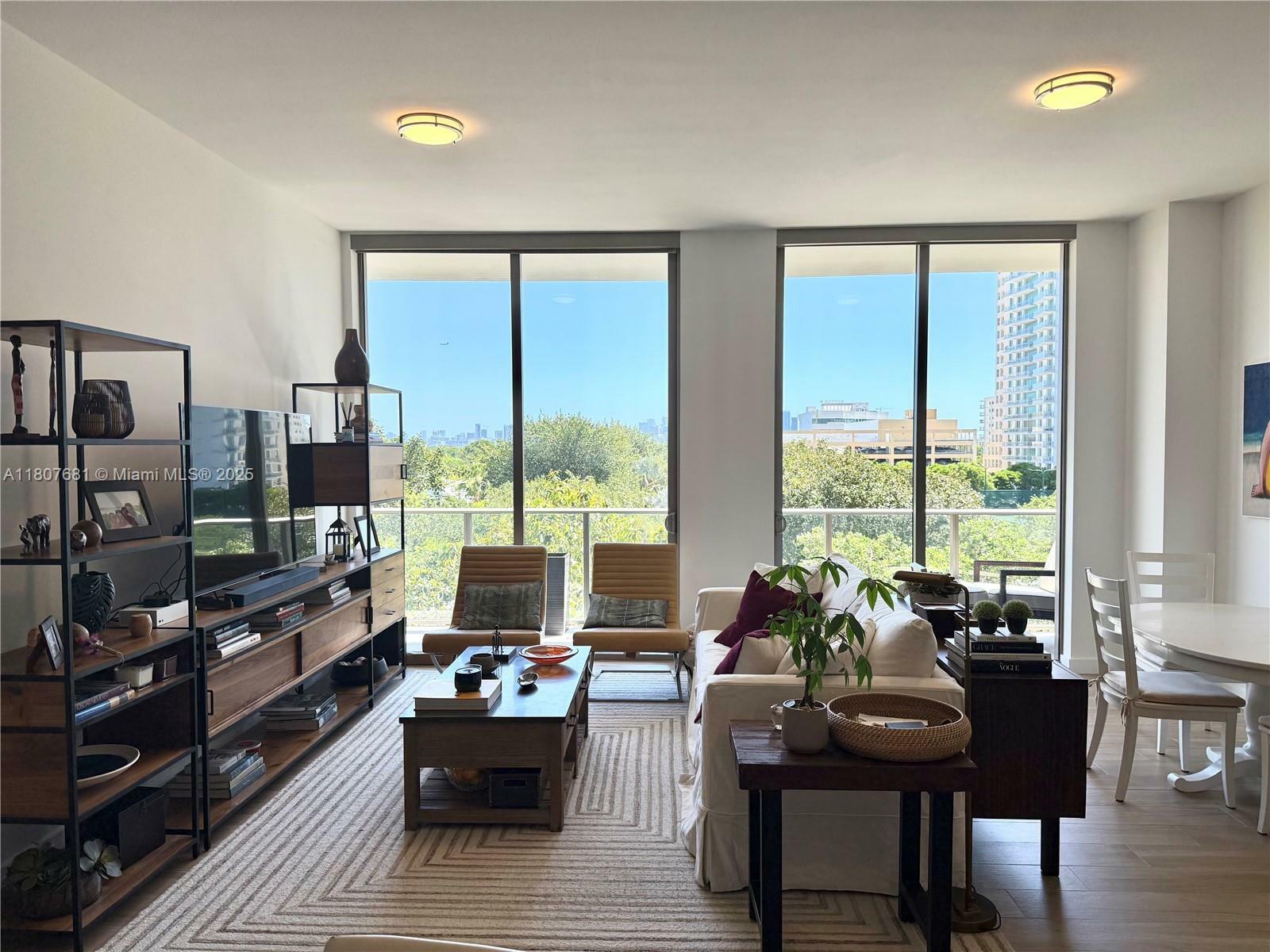 Property Photo: 2678 Tigertail Ave 402 FL 33133