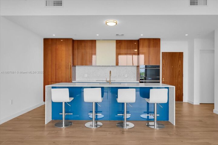 Property Photo:  2678 Tigertail Ave 402  FL 33133 