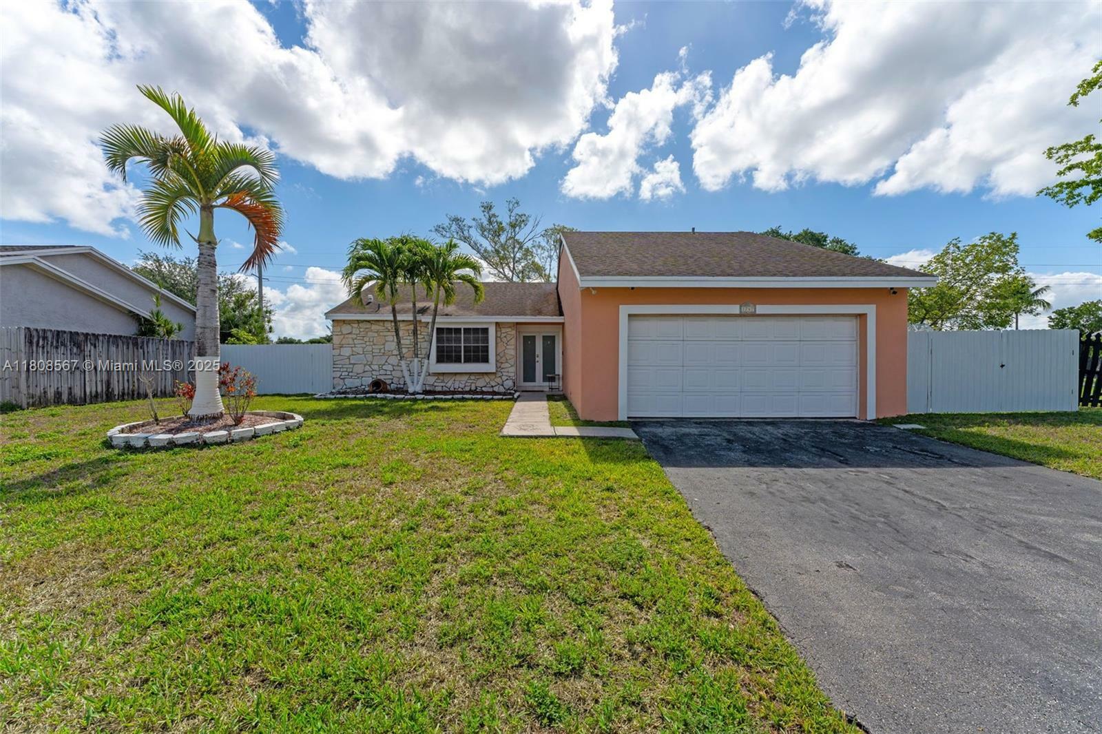 1747 N Goldeneye Ln  Homestead FL 33035 photo