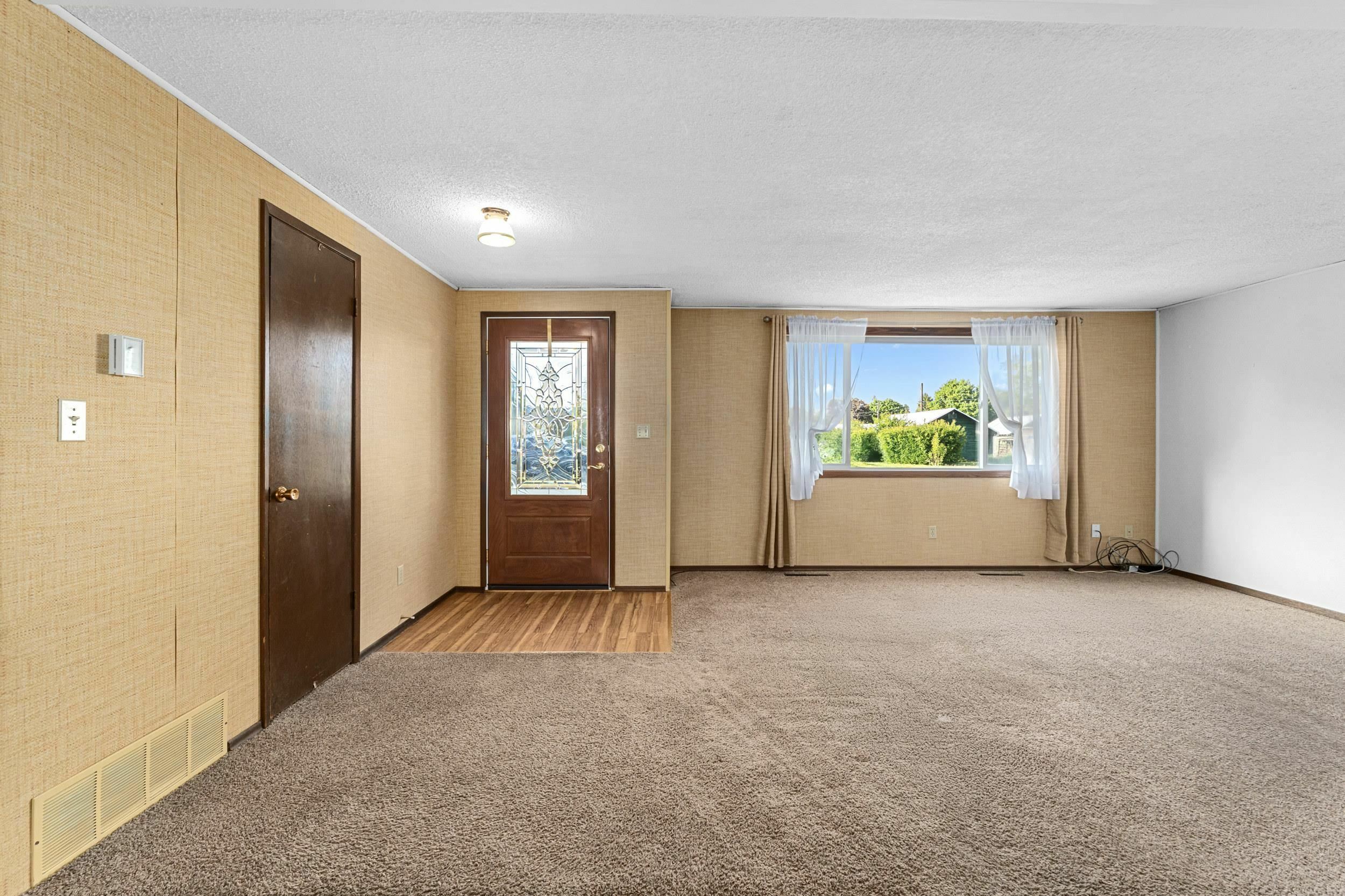 Property Photo: 505 W Court Ave WA 99109