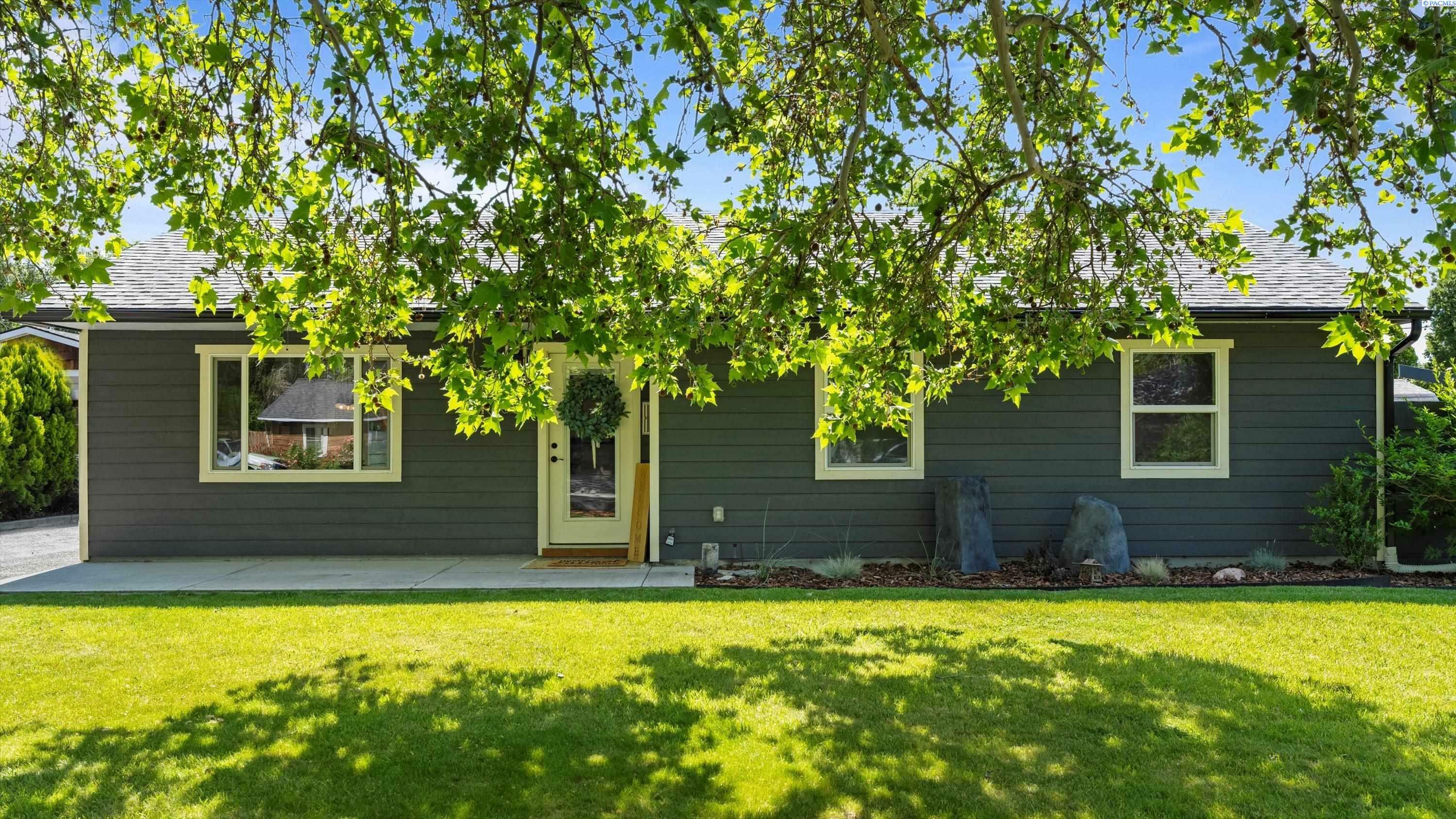 Property Photo: 654 Cottonwood Dr WA 99352
