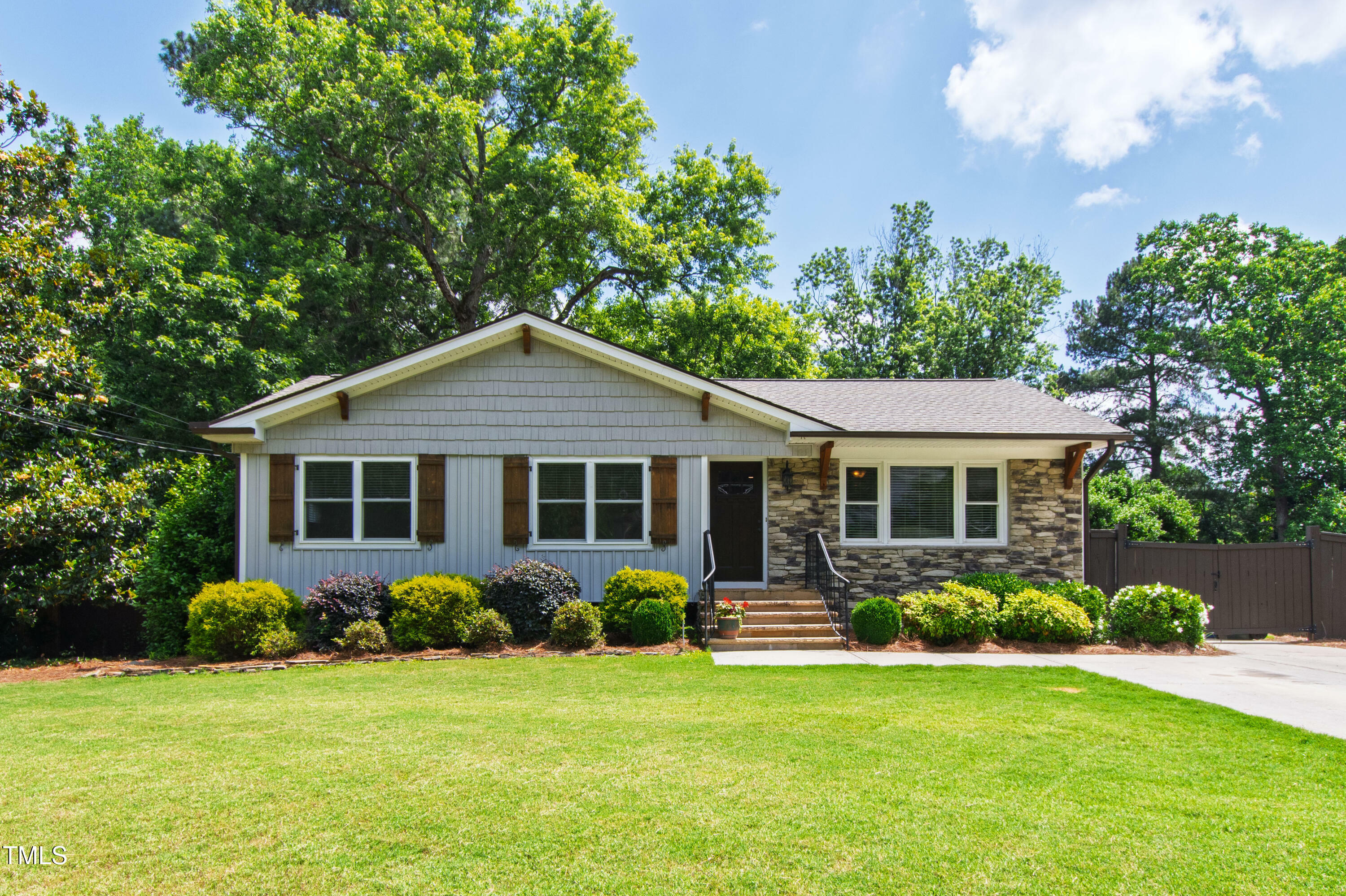 Property Photo: 4906 Lakemont Drive NC 27609
