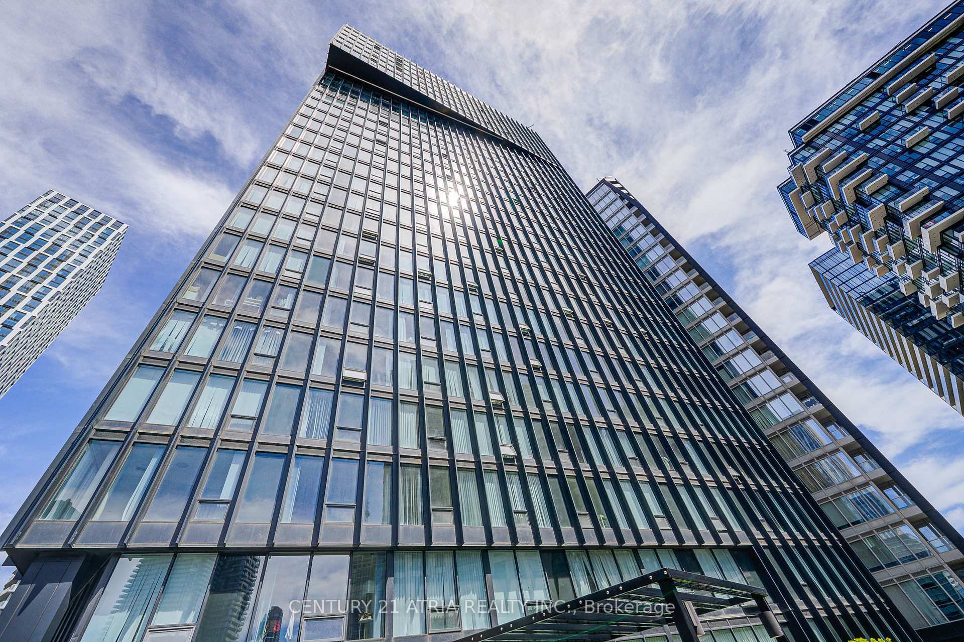 Property Photo: 60 Shuter Street 1010 ON M5B 1A8