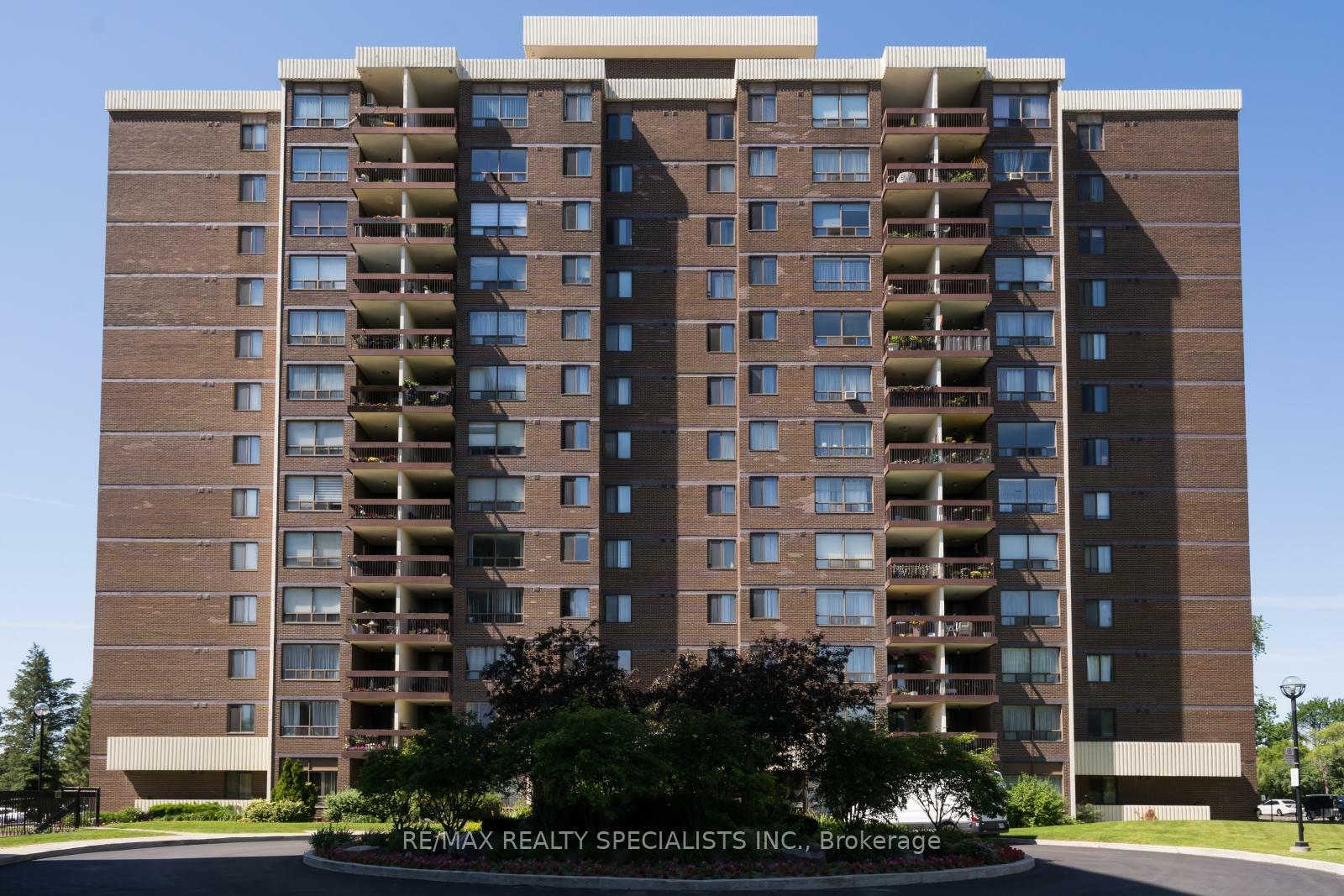 Property Photo: 2556 Argyle Road 802 ON L5B 2H6
