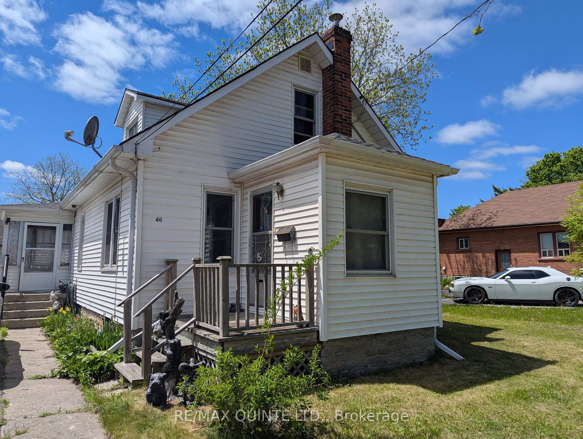 Property Photo: 46 Prince Of Wales Drive ON K8P 2T7