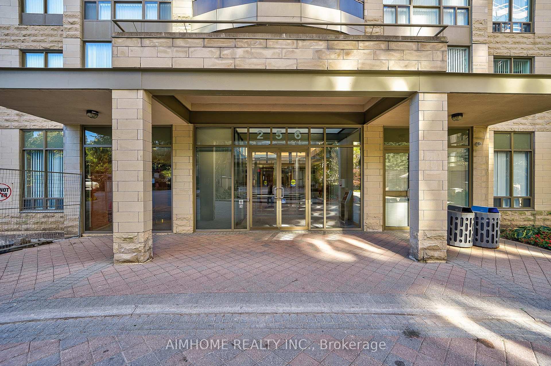 Property Photo: 256 Doris Avenue 710 ON M2N 6X8