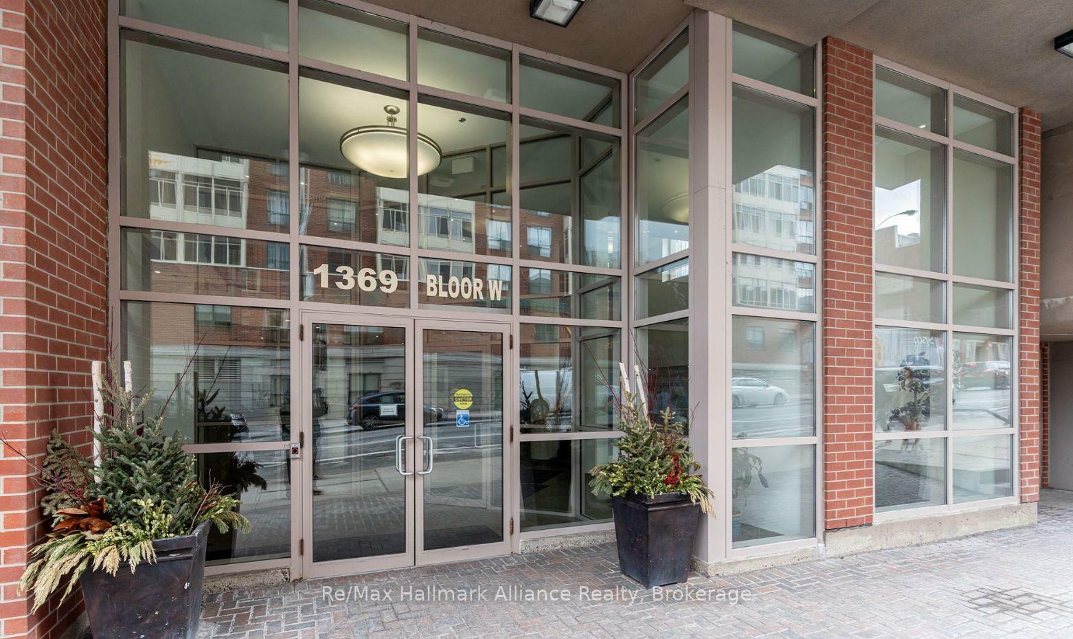 Property Photo: 1369 Bloor Street W 910 ON M6P 4J4