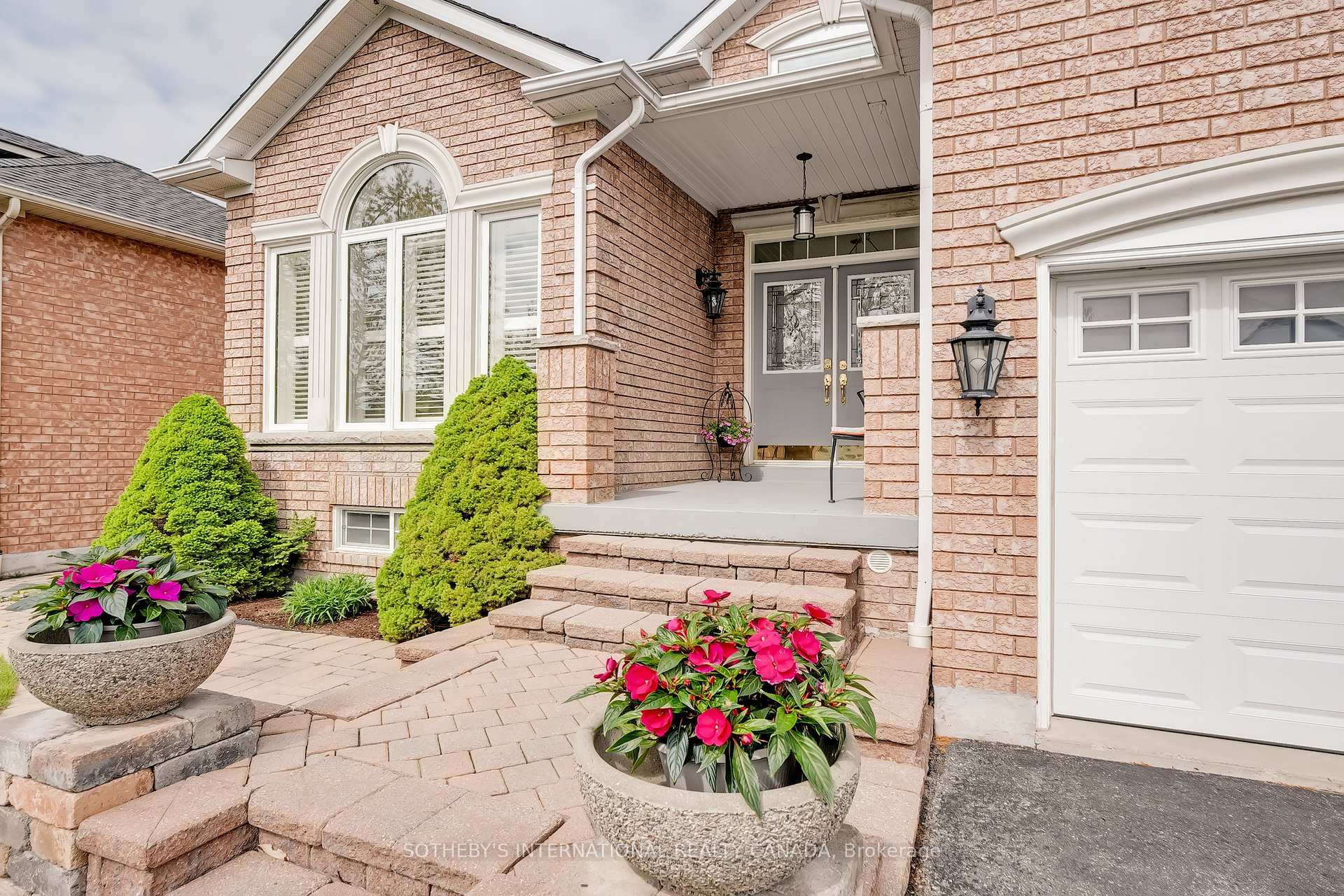 Property Photo:  66 Sonley Drive  ON L1R 3R5 