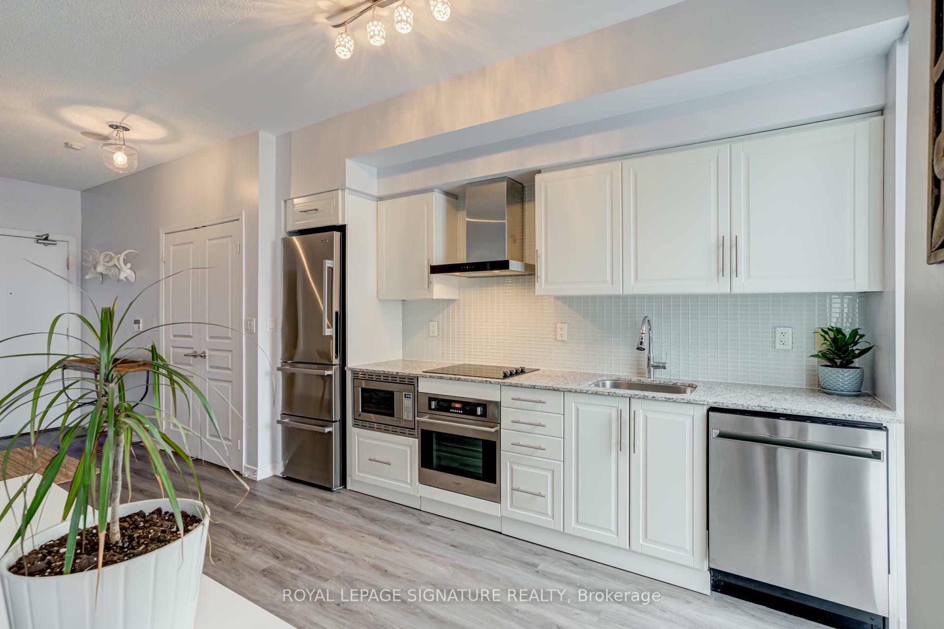 Property Photo: 352 Front Street W 2108 ON M5V 0K3