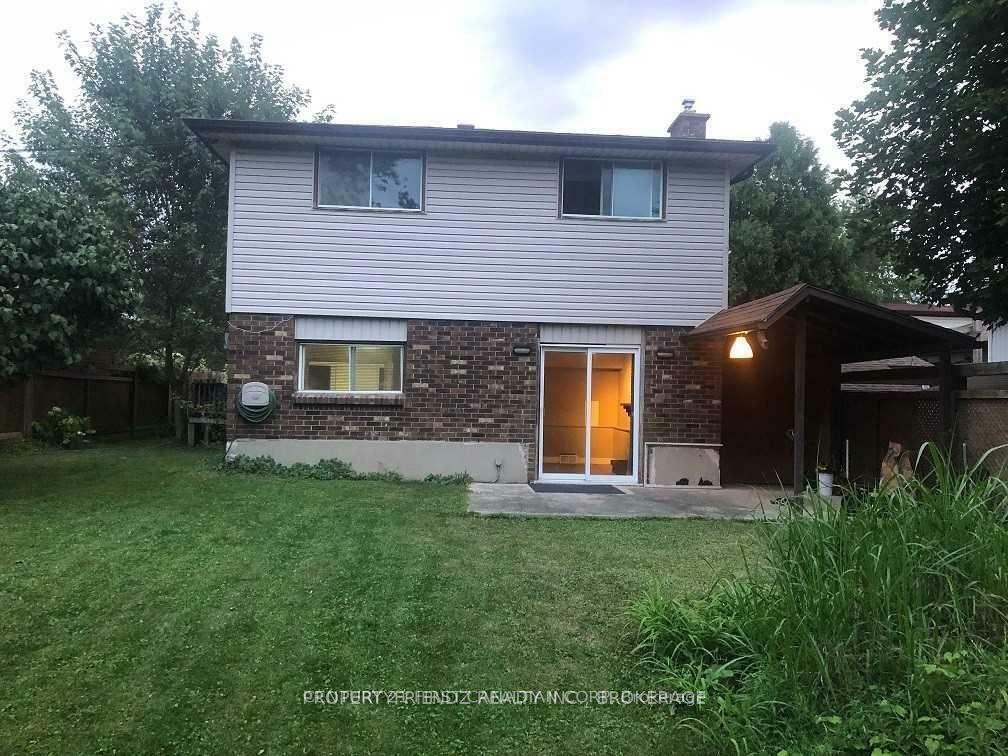 Property Photo: 747 Dunelm Lane ON N6E 1J6