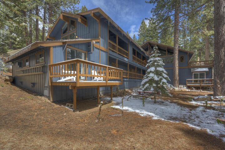 Property Photo:  347 Cottonwood Court  CA 89451-8378 