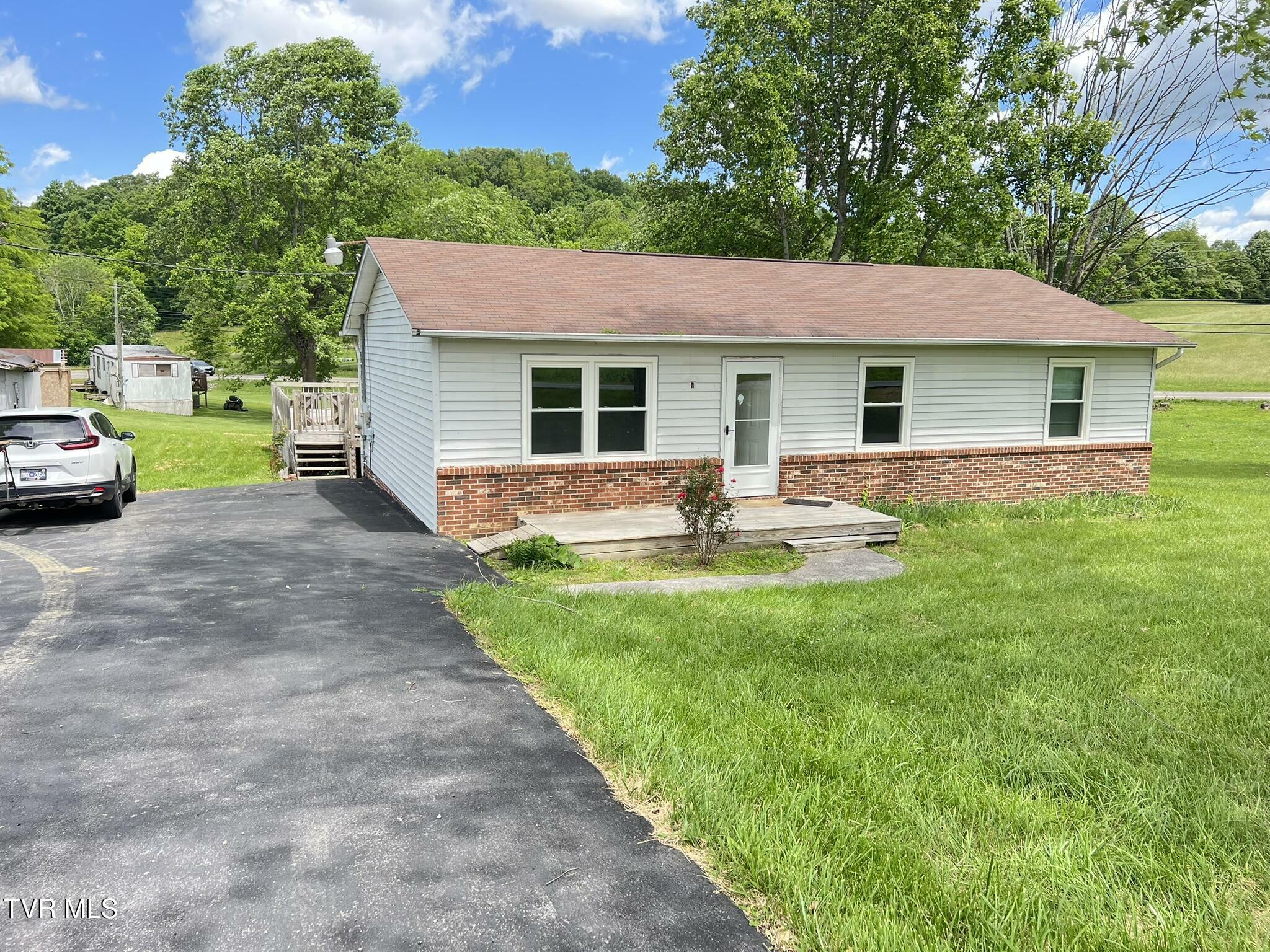 Property Photo: 2773 Island Road TN 37617
