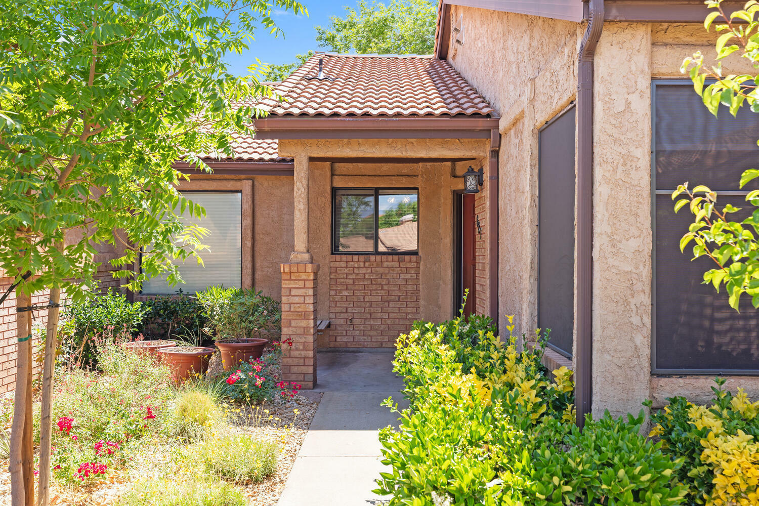 Property Photo: 687 Ridge Rim Way Way UT 84770