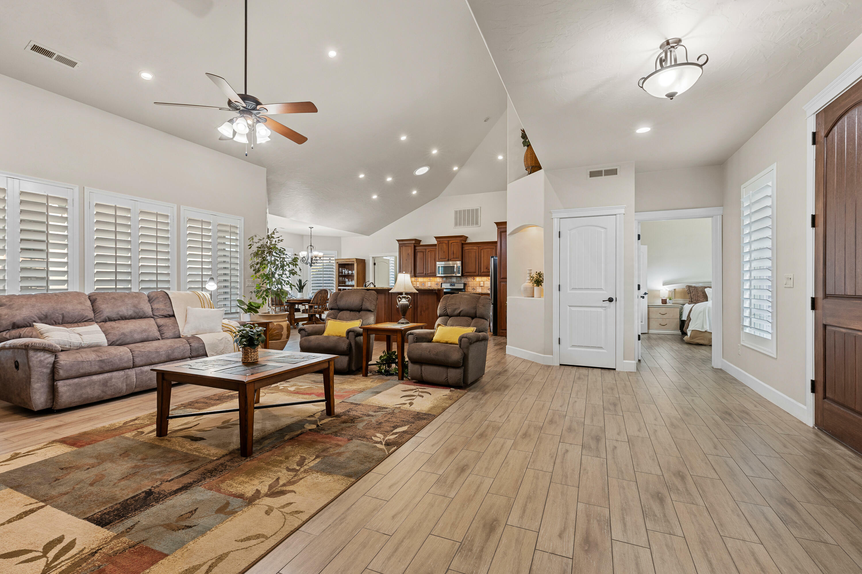Property Photo: 880 N 370 W UT 84745