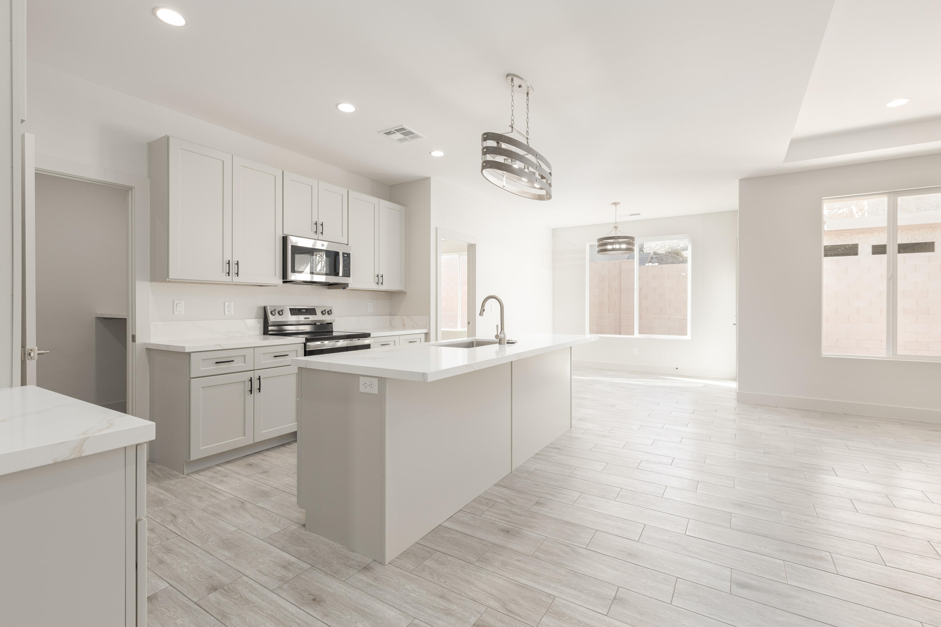 Property Photo: 2153 W 320 S UT 84737