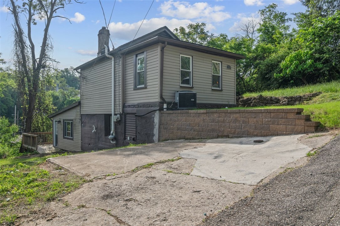 Property Photo: 1519 Belasco Ave PA 15216