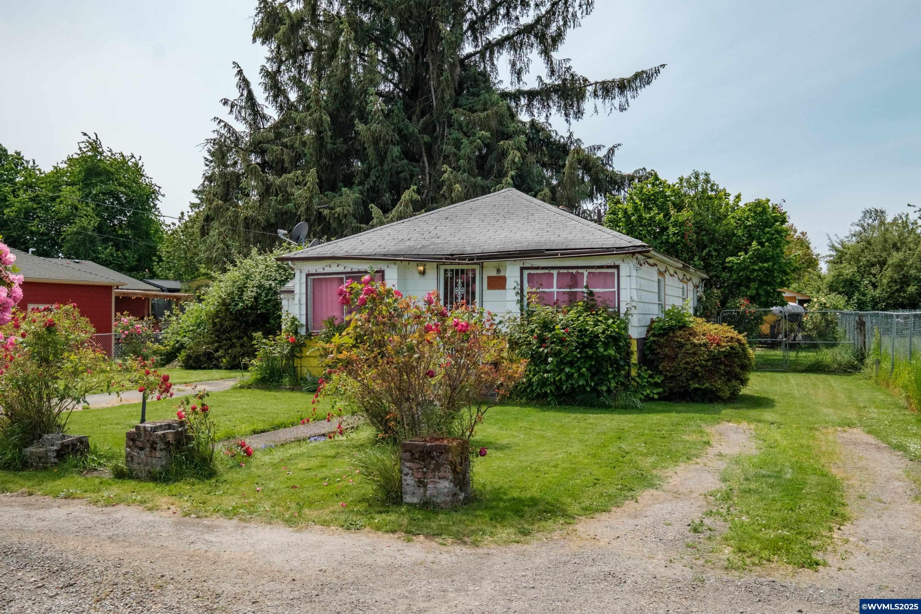 Property Photo: 275 Kenwood Av NE OR 97301