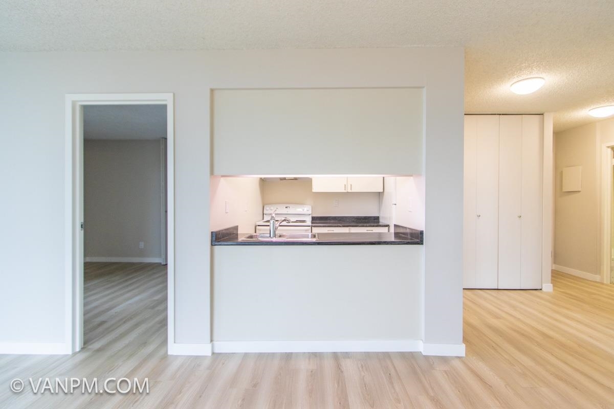 Property Photo:  5932 Patterson Avenue 702  BC V5H 4B4 