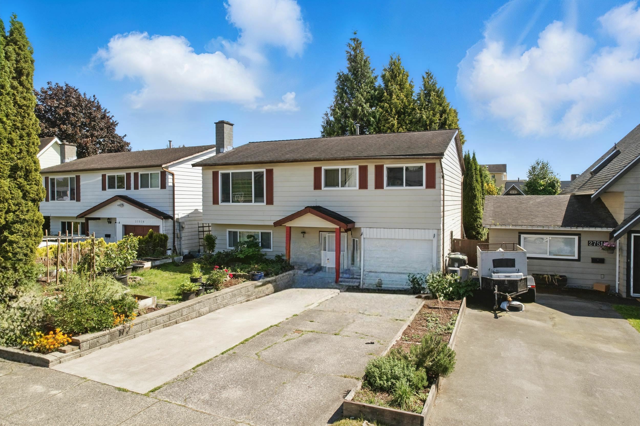 Property Photo: 27522 31A Avenue BC V4W 3L2