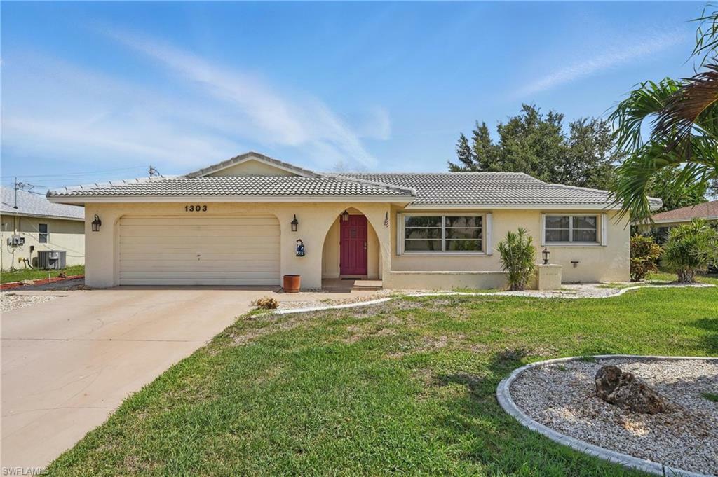 Property Photo: 1303 SE 33rd Ter FL 33904