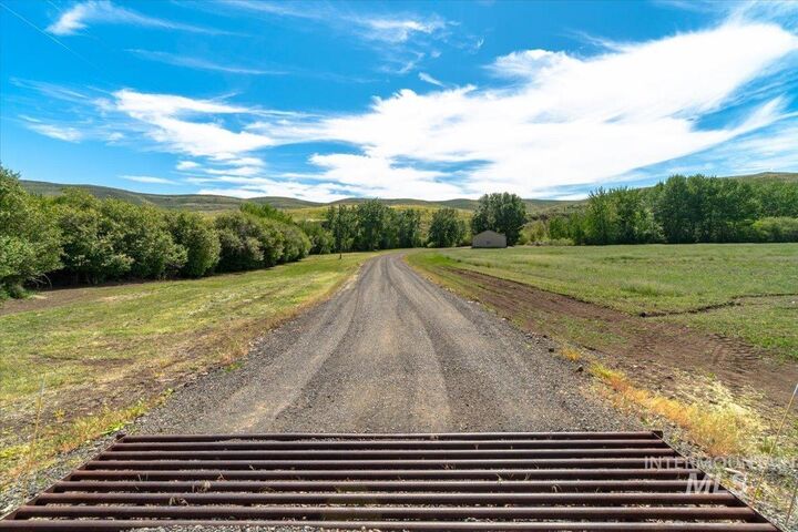 Property Photo:  3057 Hwy 71  ID 83610 