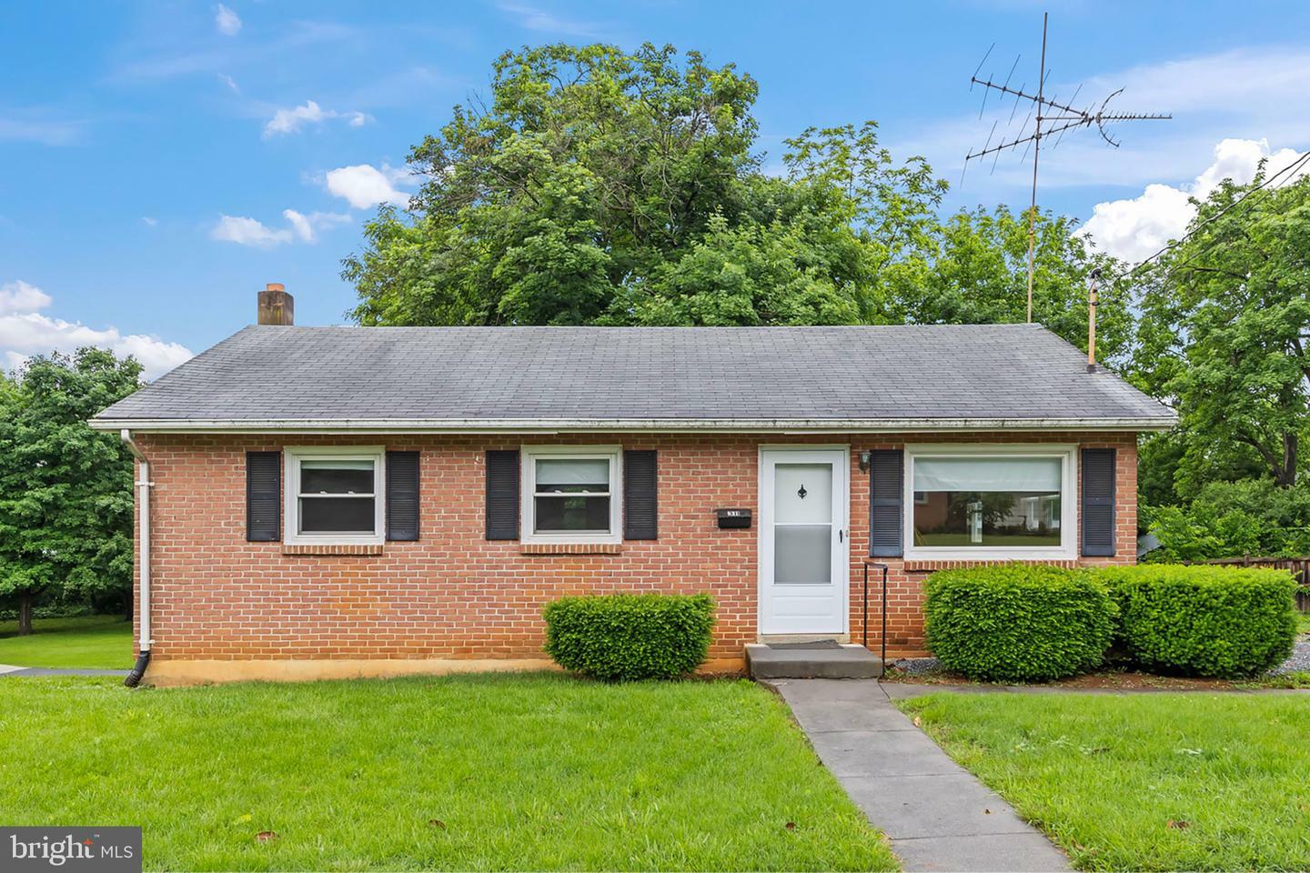 Property Photo: 311 S Buckmarsh Street VA 22611