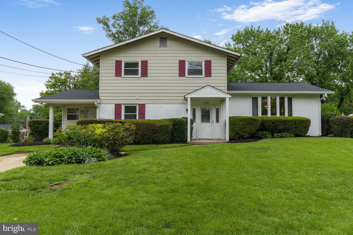 Property Photo: 3702 Forest Grove Drive VA 22003