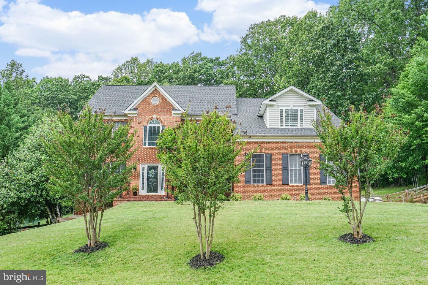 Property Photo: 4904 Charmed Court VA 22192