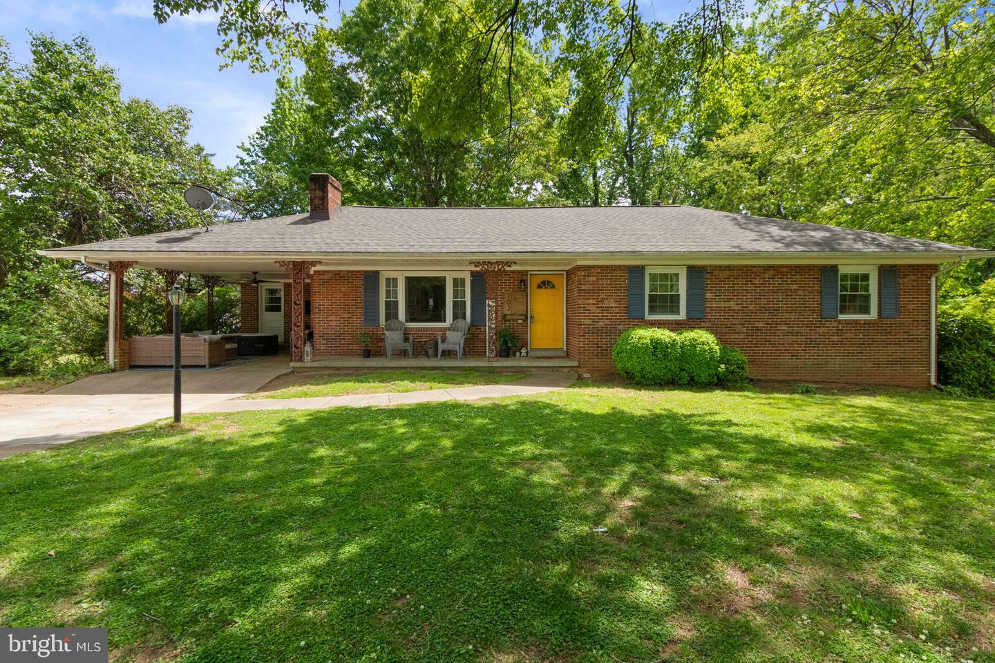 Property Photo: 702 Spring Valley Drive VA 22405