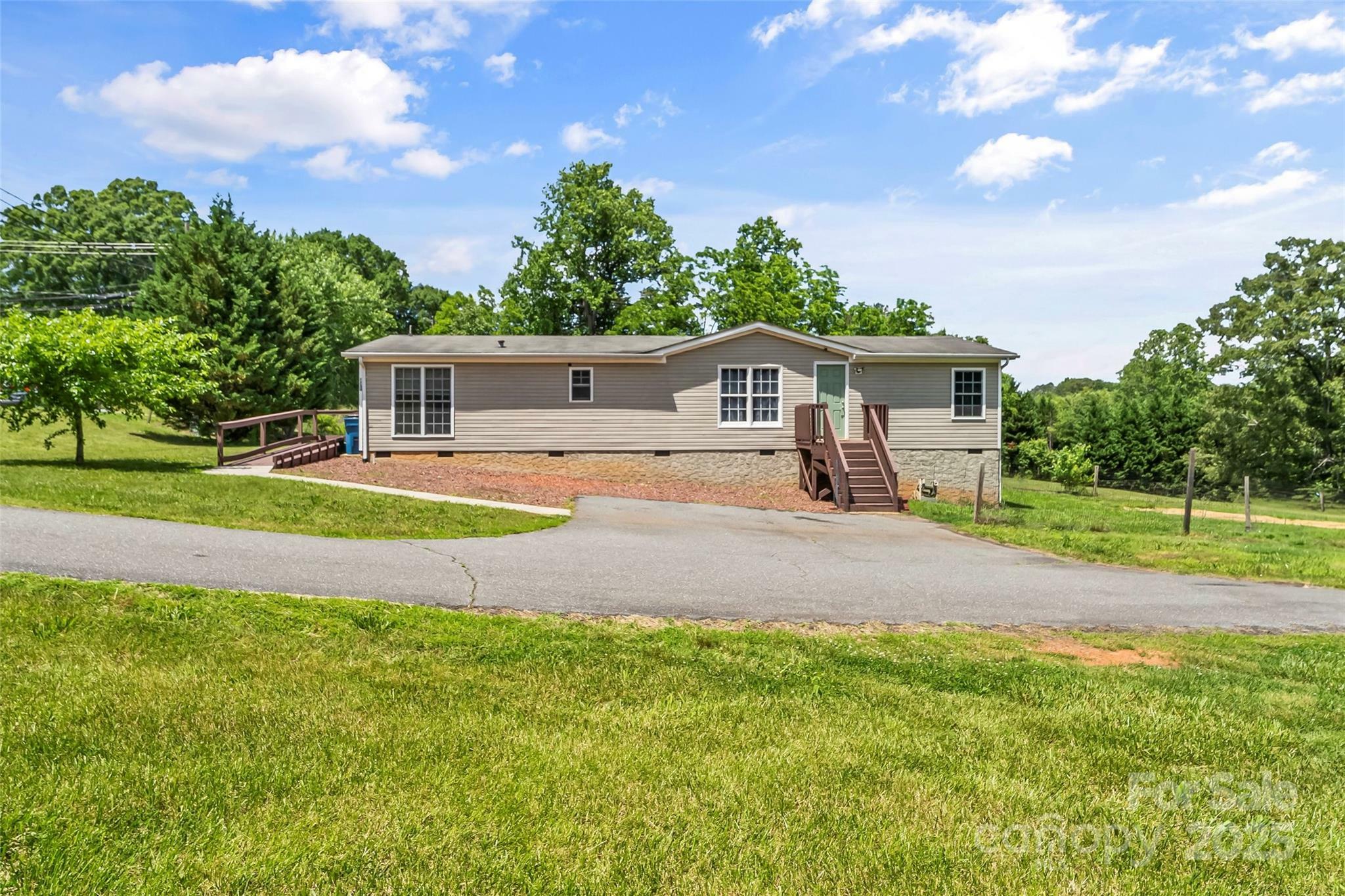 Property Photo:  1730 Woodbend Lane  NC 28613 