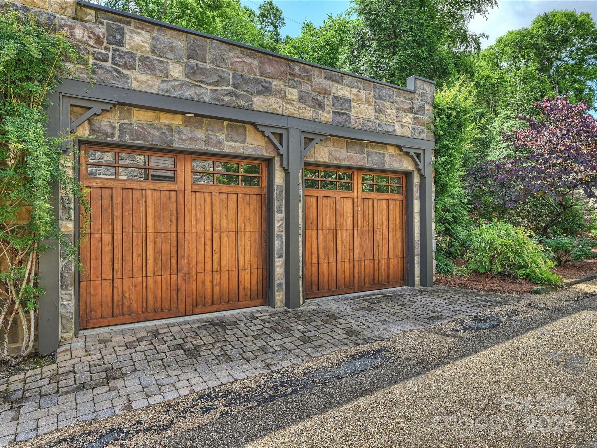 Property Photo: 1522 High Street NC 28211