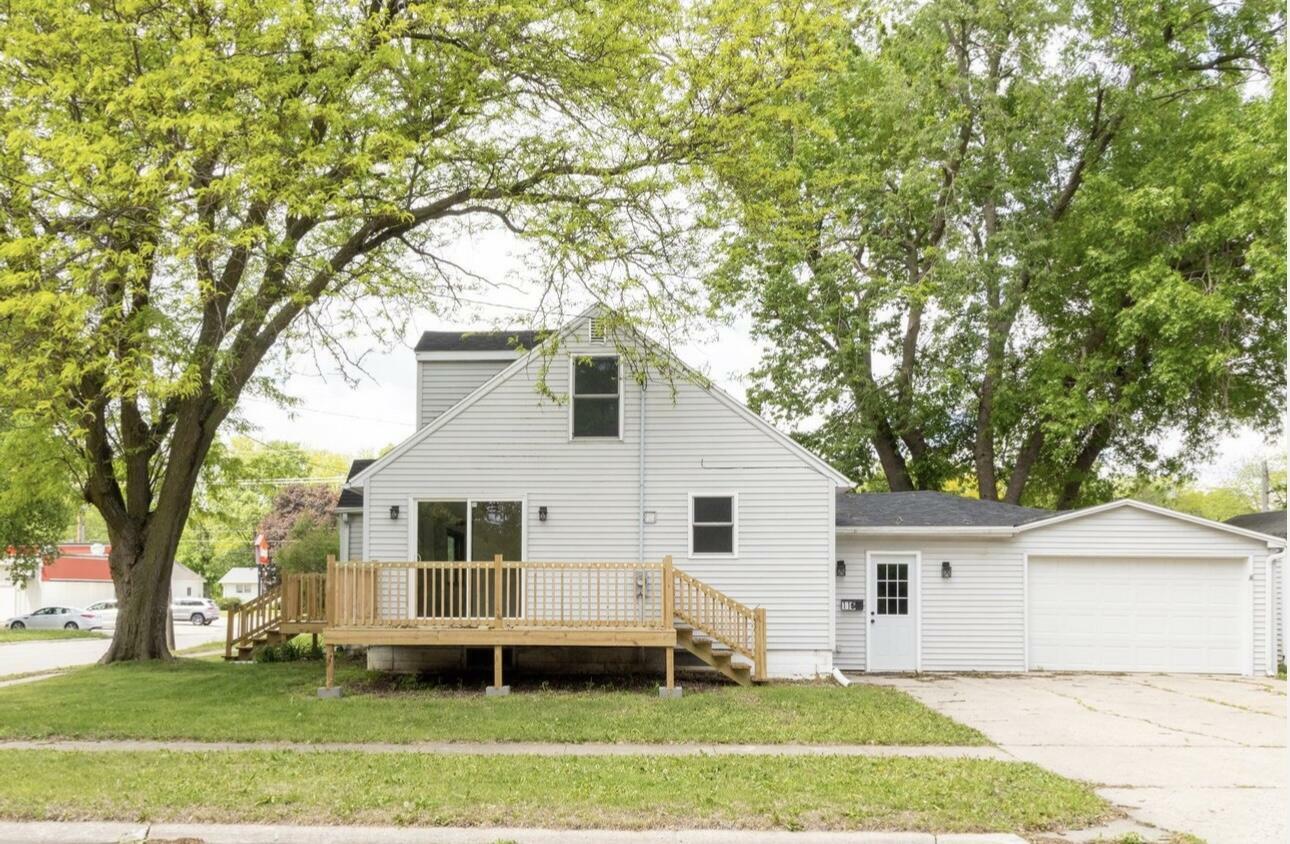 Property Photo: 115 2nd Street SE IA 50421