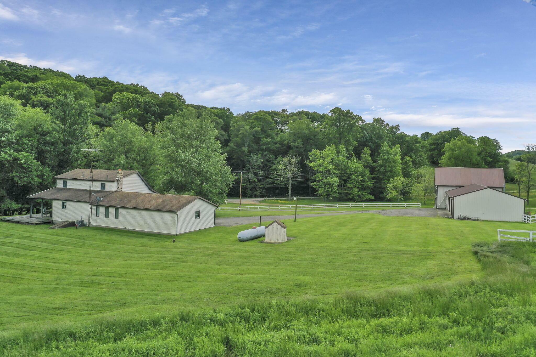 Property Photo: 4420 Tavener SE Road OH 43055