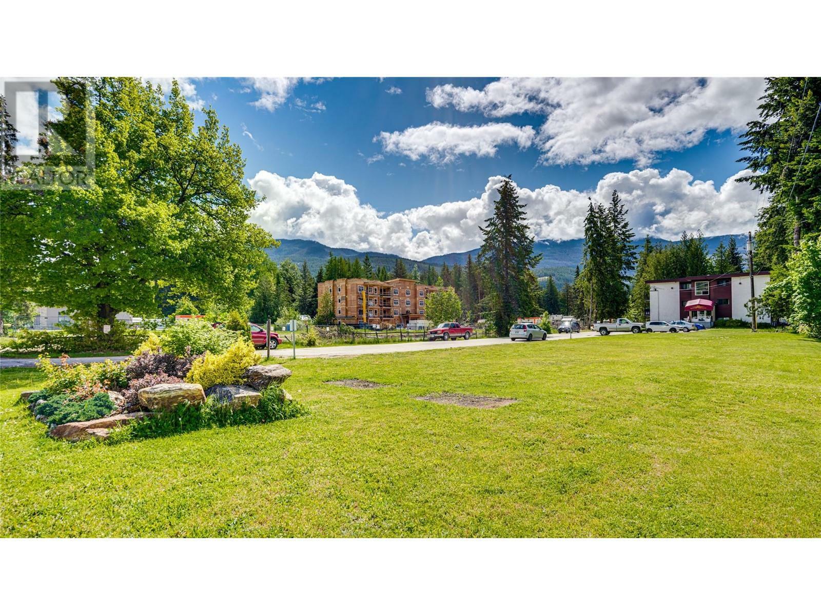 Property Photo: 409 Main Street 205 BC V0E 2V1