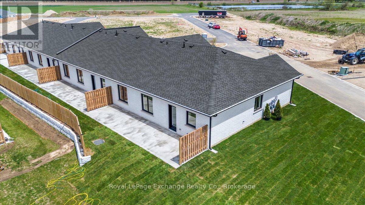 Property Photo: 1071 Waterloo Street North 50 ON N0H 2C3