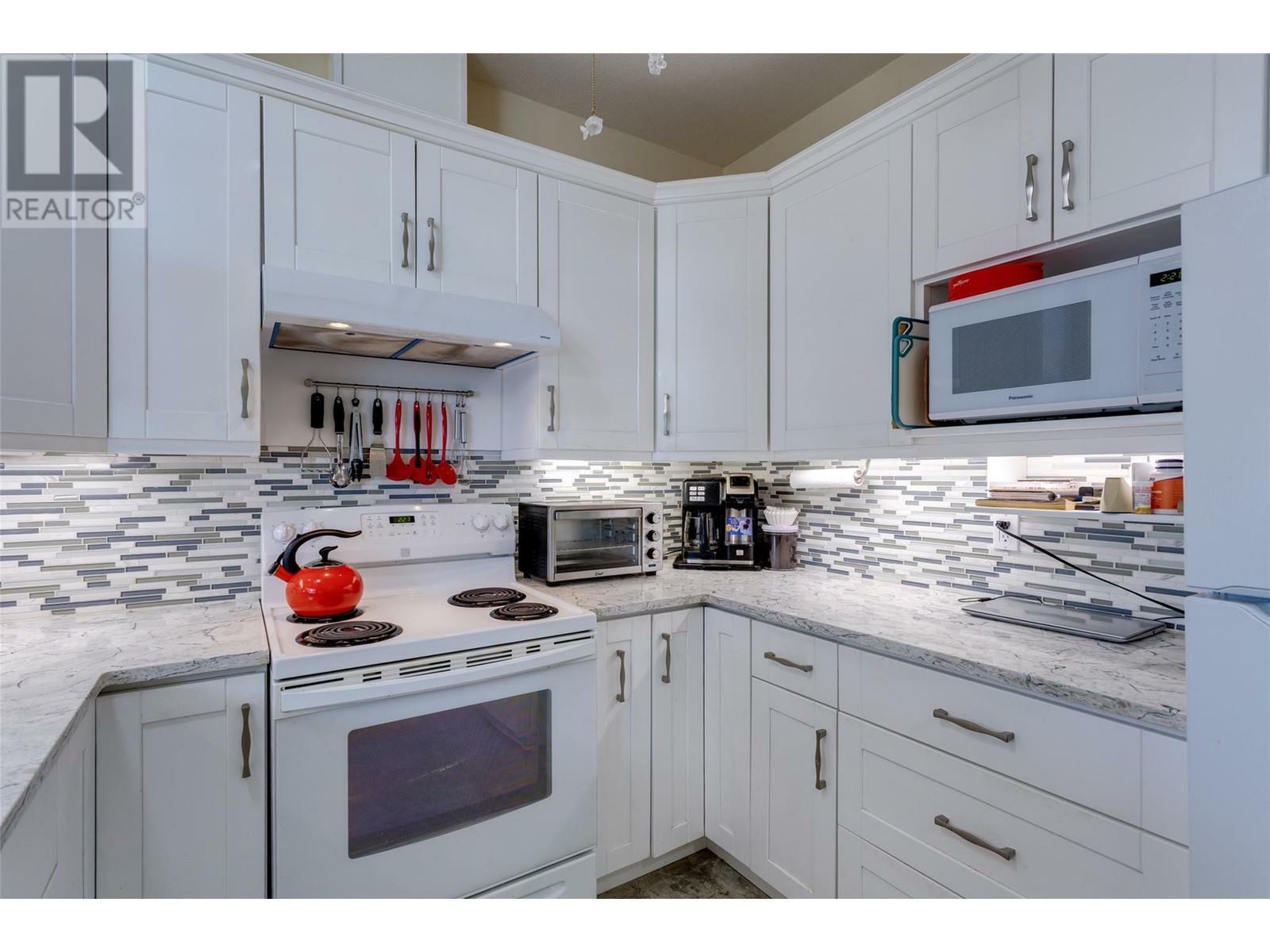 Property Photo: 877 Klo Road 310 BC V1Y 9R1