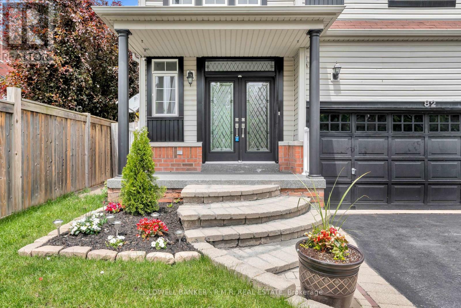 Photo de la propriété:  82 Vipond Road  ON L1M 2P2 