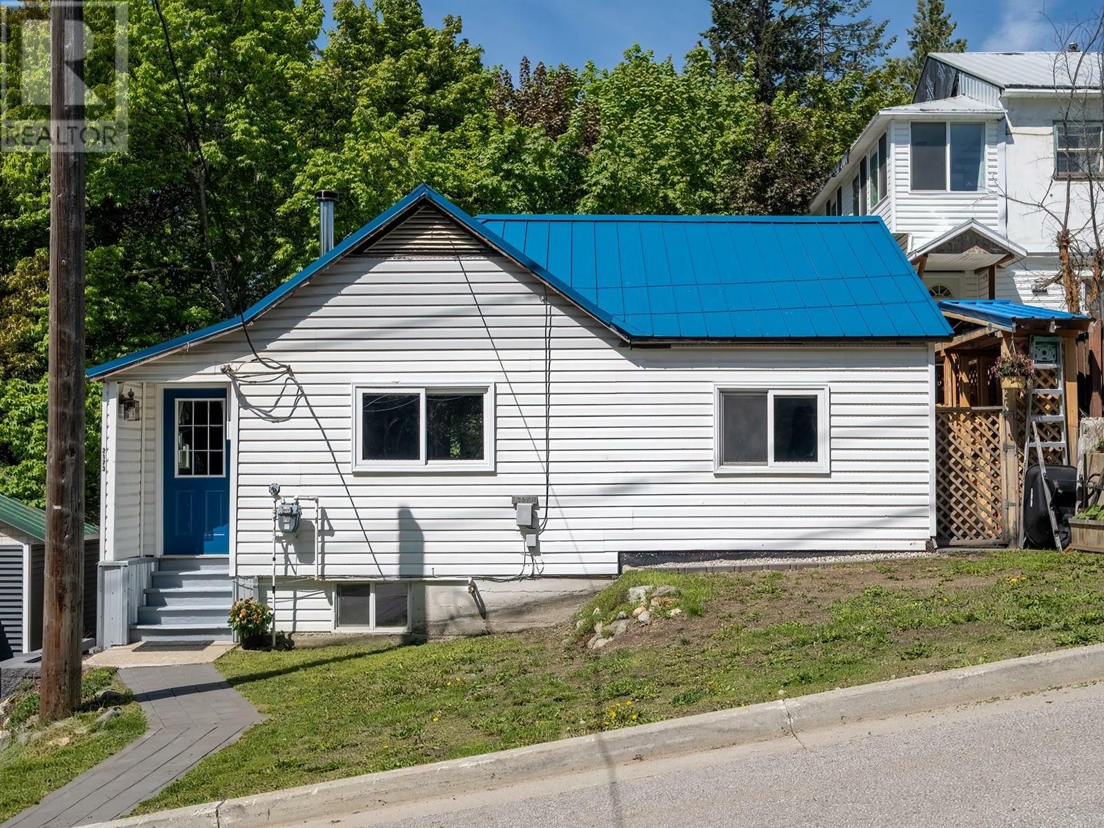 2173 Spokane Street  Rossland BC V0G 1Y0 photo