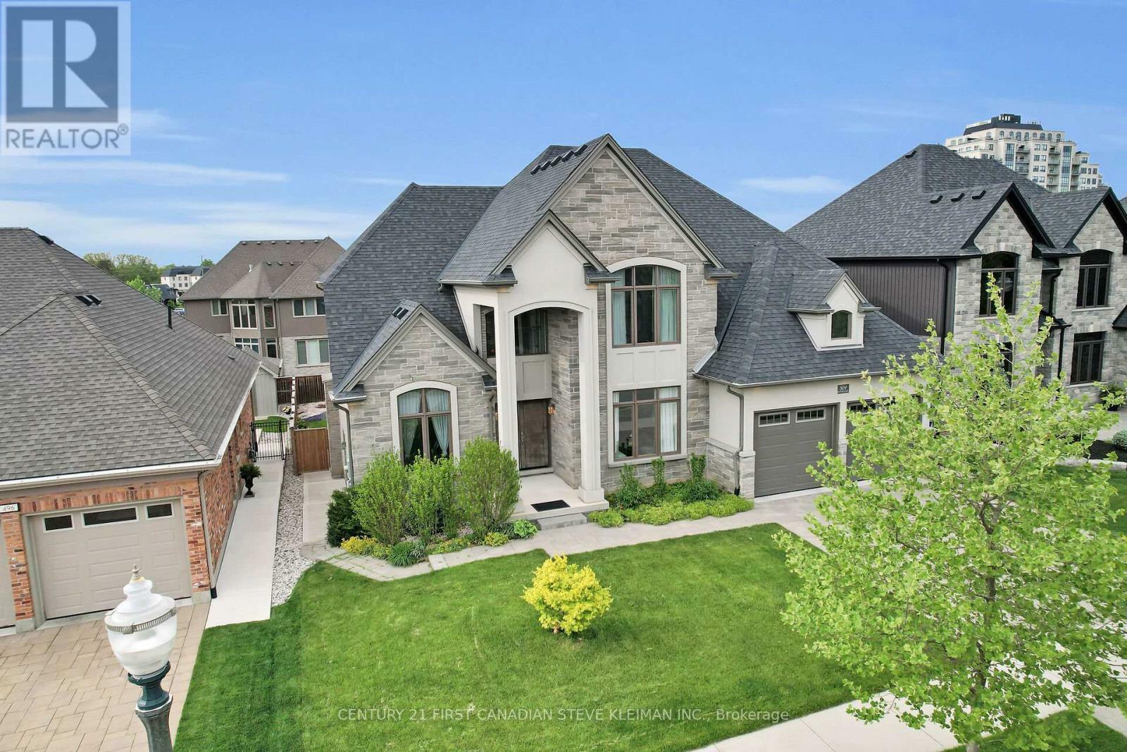 Property Photo: 504 Bradwell Chase ON N6G 0P7