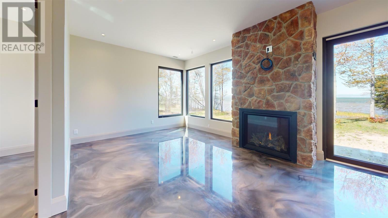Photo de la propriété: 937 Sunnyside Beach Rd ON P6A 6K4