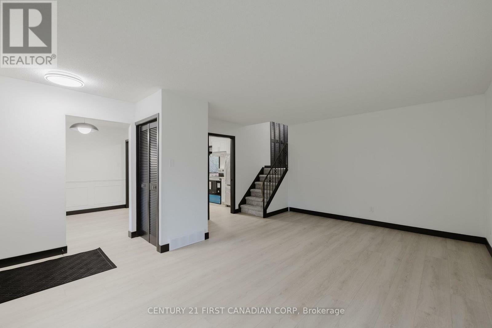 Property Photo: 58 Greenfield Drive ON N6E 1M7