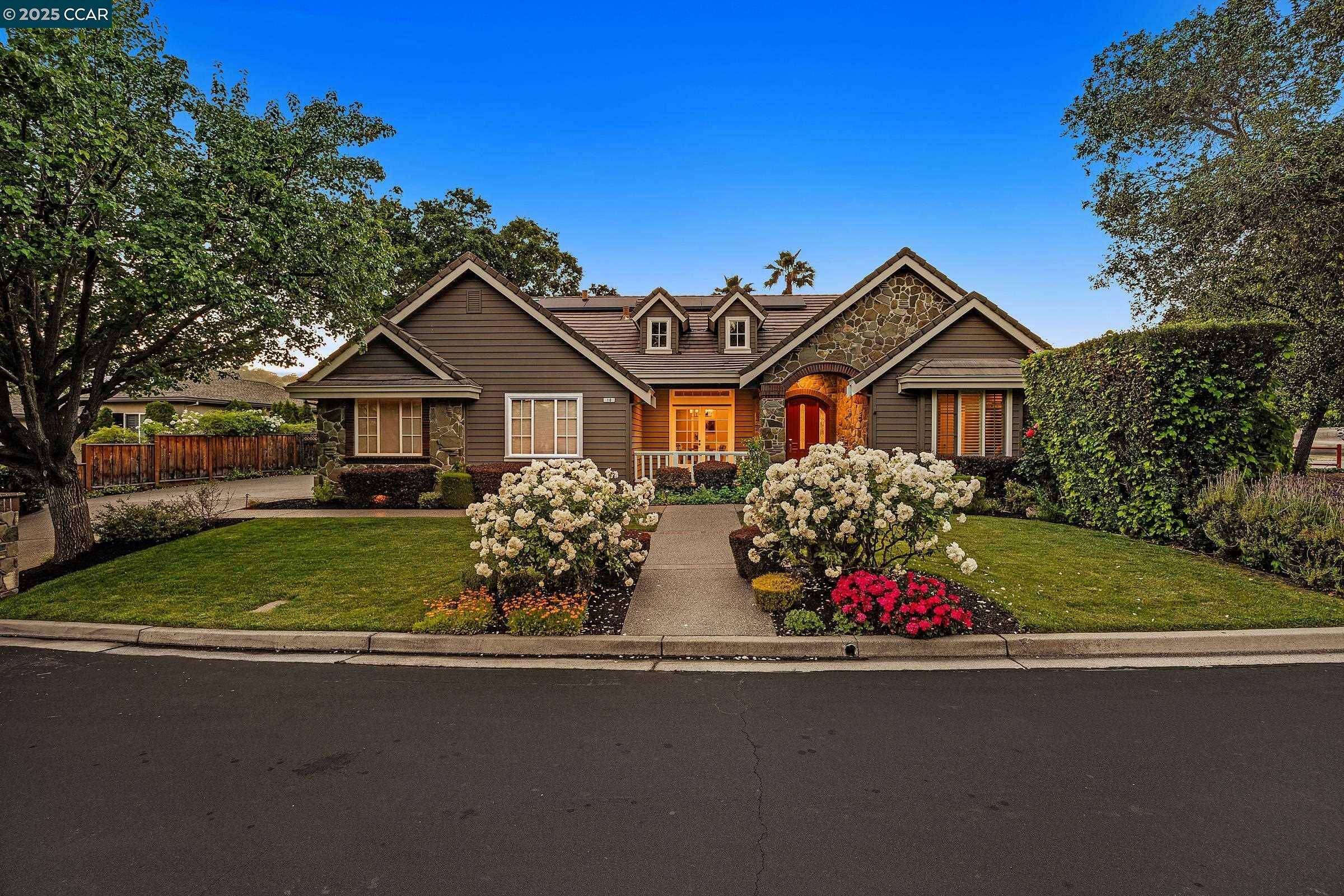 Property Photo: 10 Woodside Dr CA 94506
