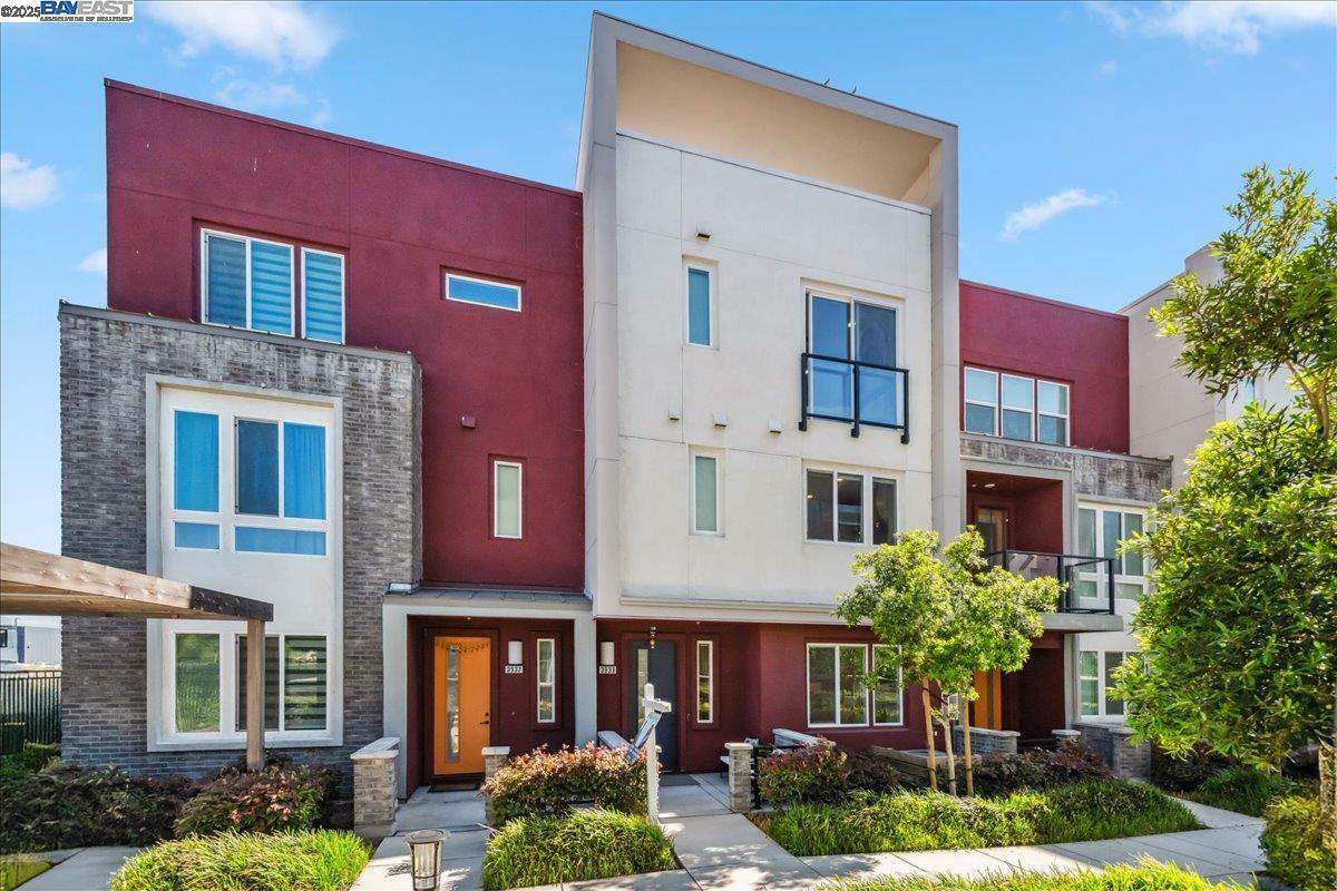 Property Photo: 3933 Eminence St CA 94568