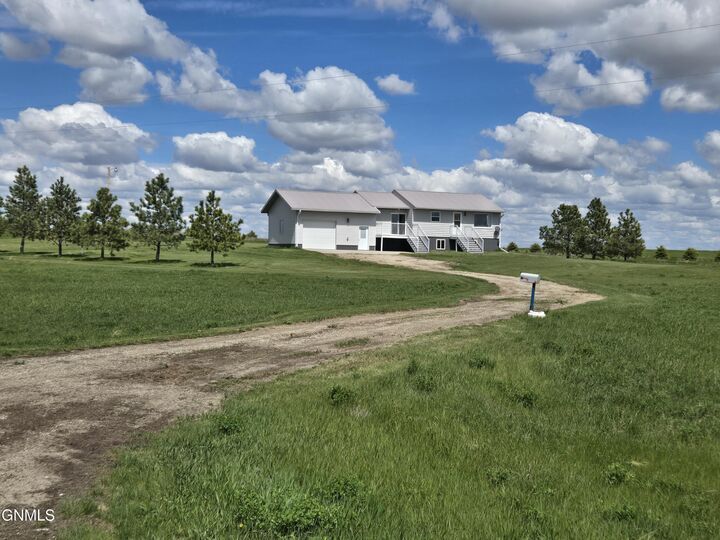 Property Photo:  9510 32nd Avenue SE  ND 58413 