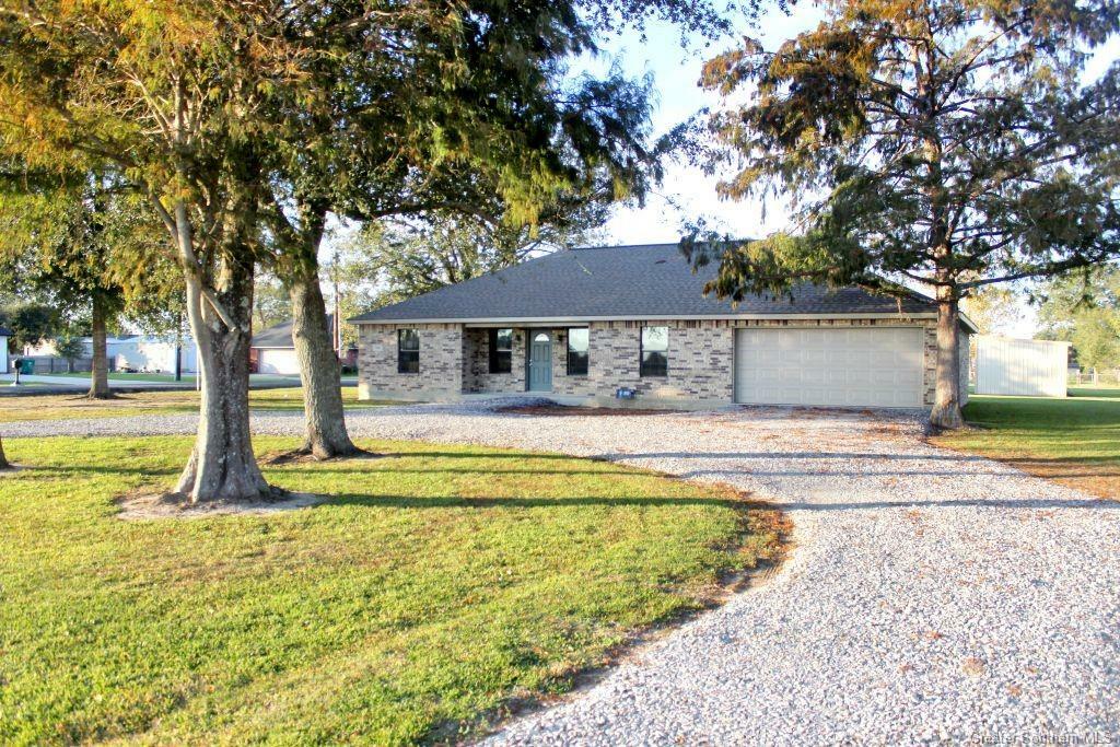 Property Photo: 1086 E Tank Farm Road LA 70607