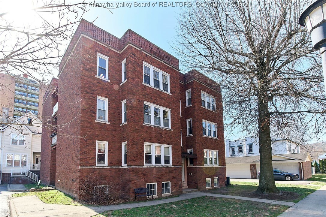 Property Photo: 1313 Lee Street E 231 WV 25301