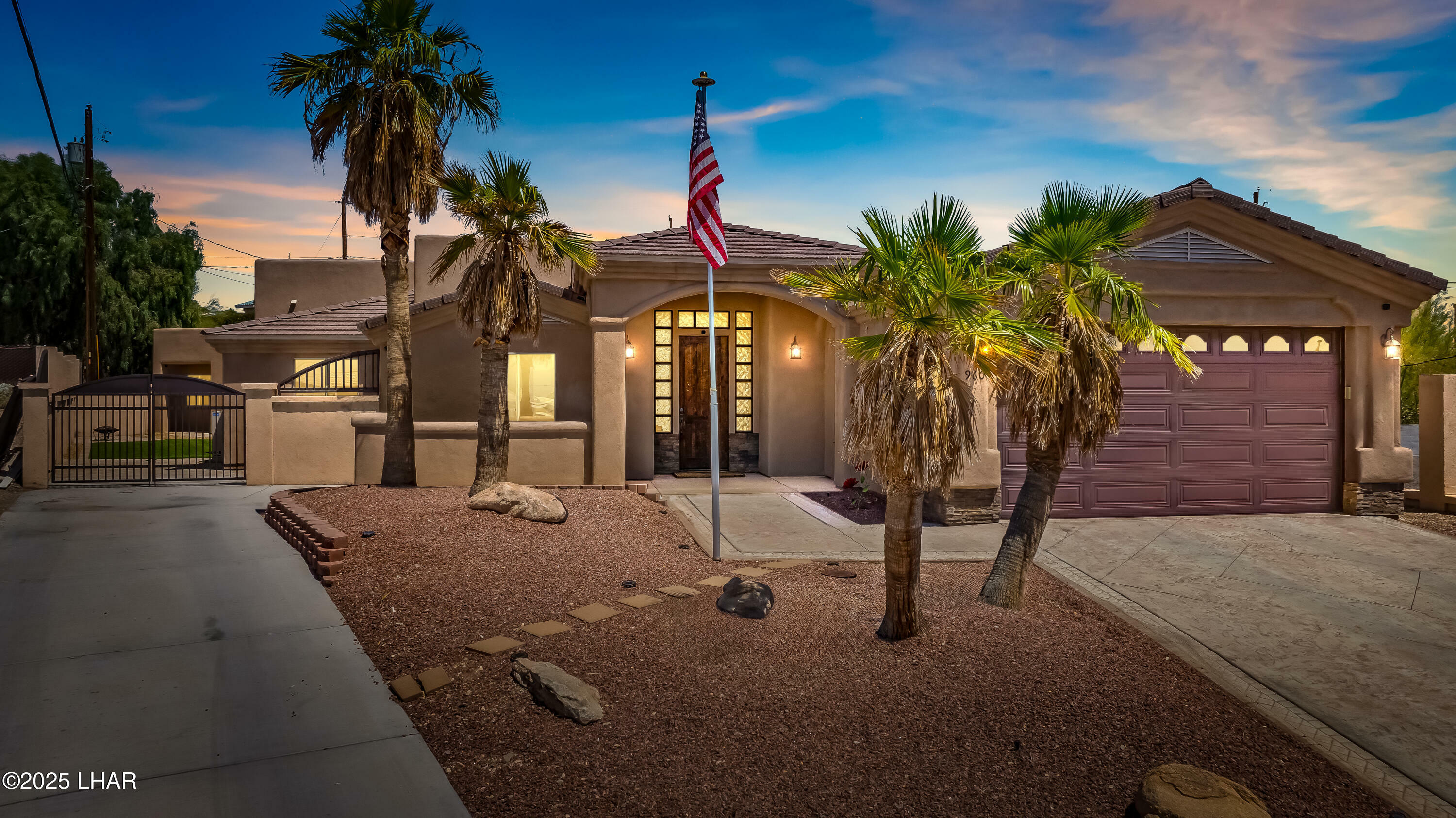 Property Photo: 960 Huntington Pl AZ 86403