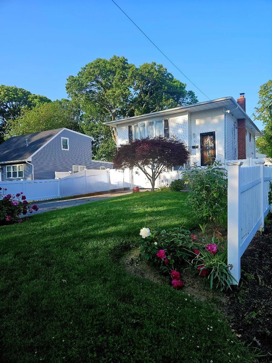 Property Photo:  37 Vanderbilt Avenue  NY 11704 