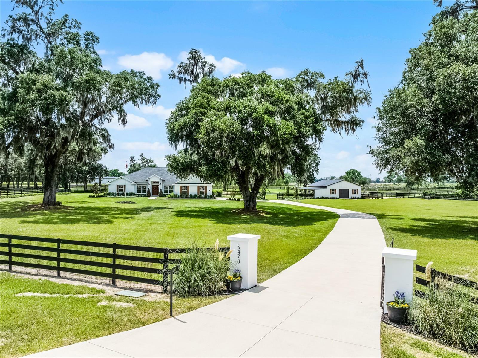 Property Photo: 5478 NW 153rd Court FL 32668